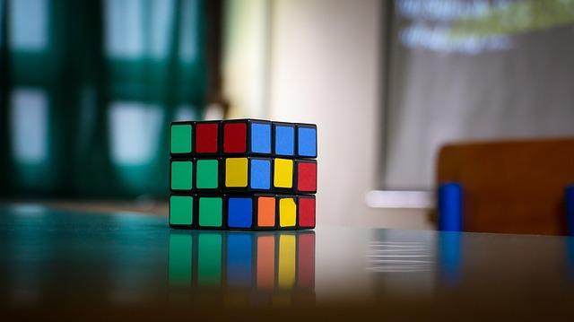 rubik, contoh benda berbentuk kubus di sekitar kita