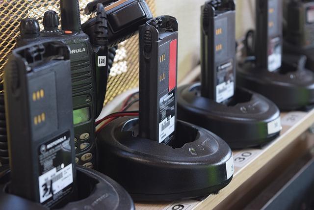 walkie talkie contoh benda yang menggunakan baterai